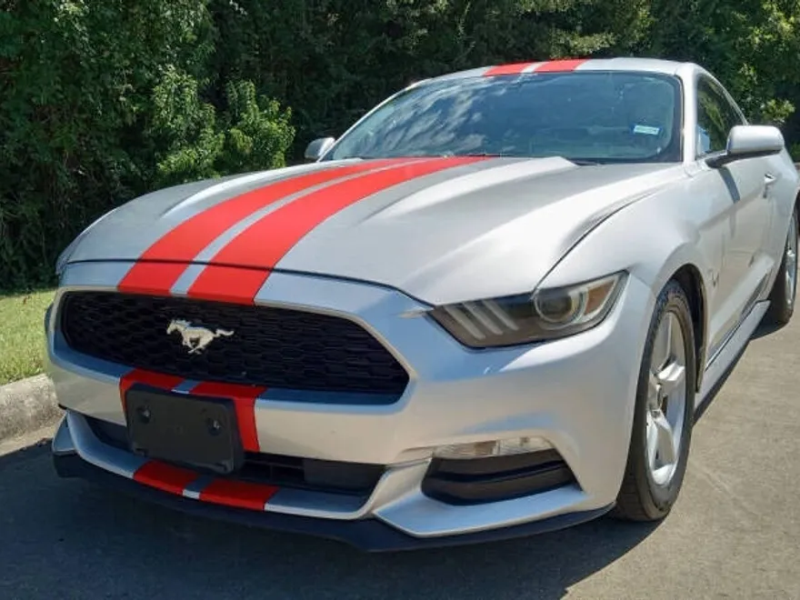 2017 Ford Mustang V6 photo 1