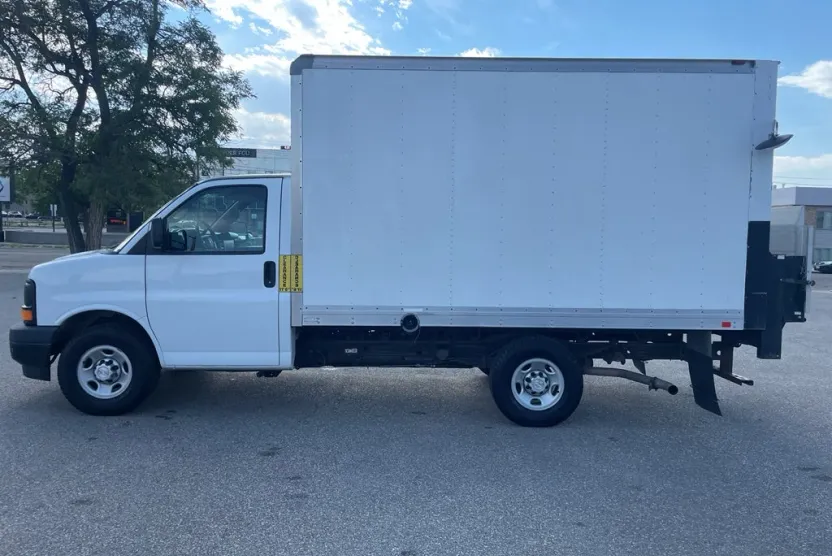 2017 Chevrolet Express 3500 Cutaway photo 1