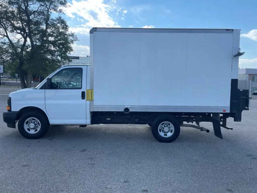 2017 Chevrolet Express 3500 Cutaway photo 1
