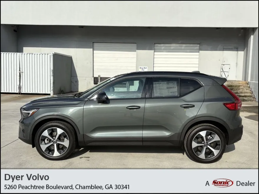 2026 Volvo XC40 Plus photo 1