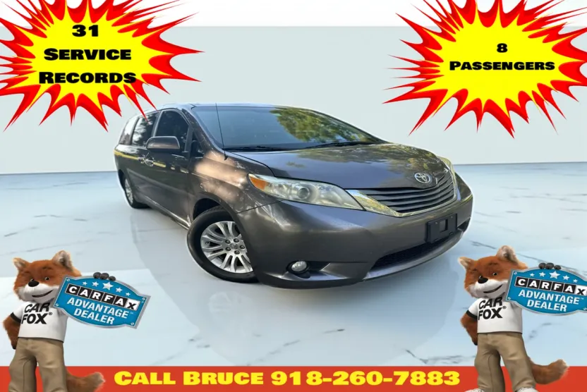 2013 Toyota Sienna XLE photo 1