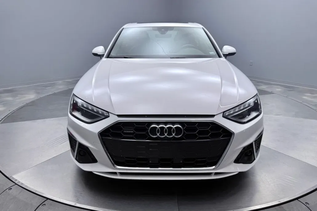 2022 Audi A4 S line Plus 45 TFSI photo 1