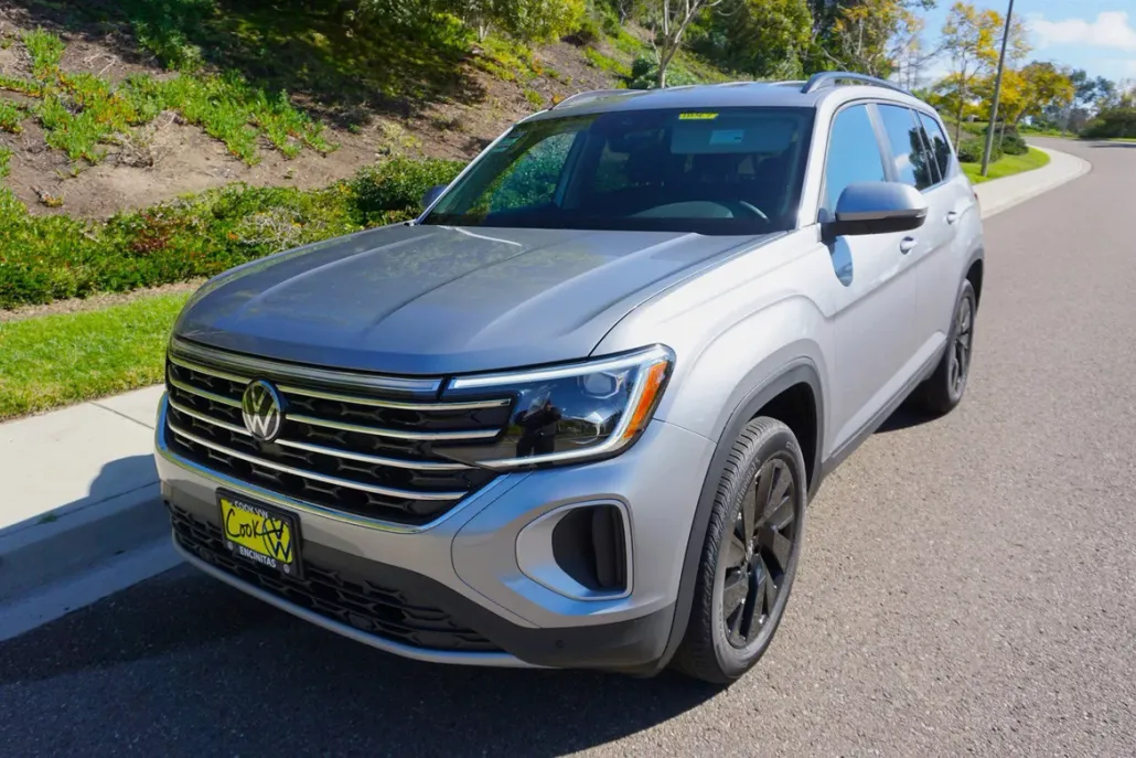 2024 Volkswagen Atlas SE Technology photo 1