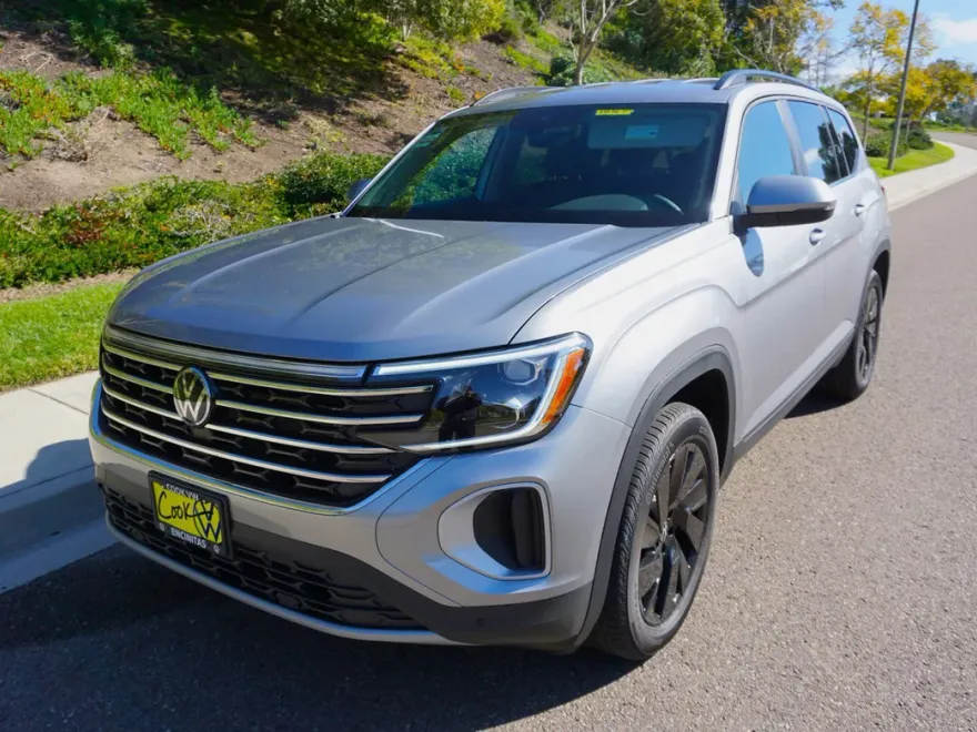 2024 Volkswagen Atlas SE Technology photo 1
