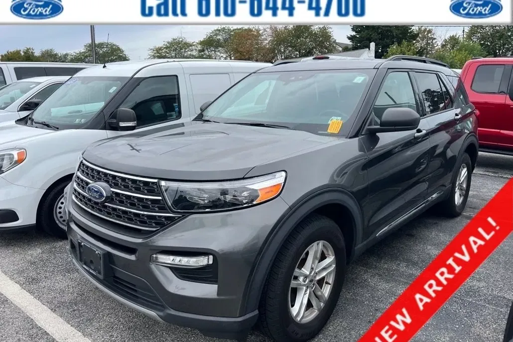 2020 Ford Explorer XLT photo 1