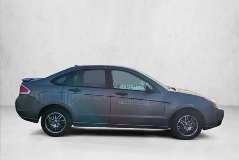 2010 Ford Focus SE photo 1