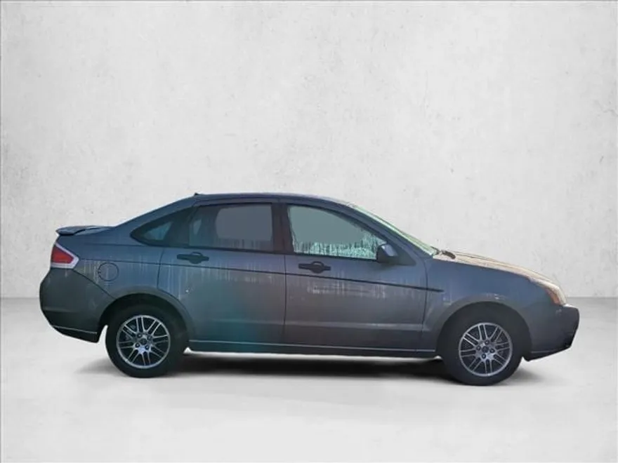 2010 Ford Focus SE photo 1