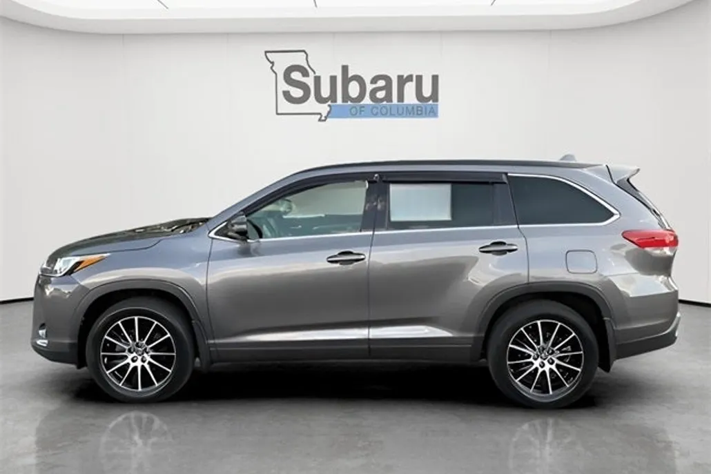 2018 Toyota Highlander Base photo 1
