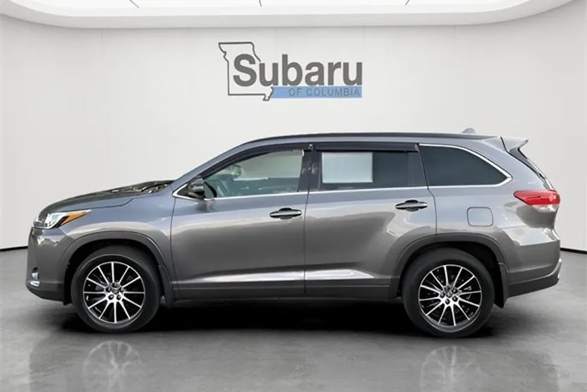 2018 Toyota Highlander Base photo 1