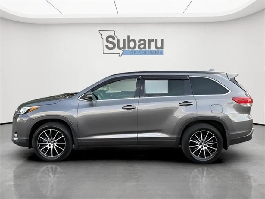 2018 Toyota Highlander Base photo 1