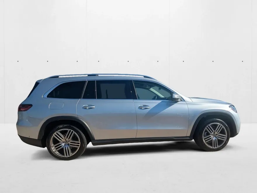2024 Mercedes Benz GLS 4MATIC photo 1