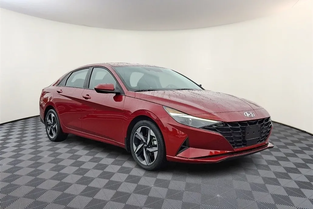 2023 Hyundai Elantra SEL photo 1