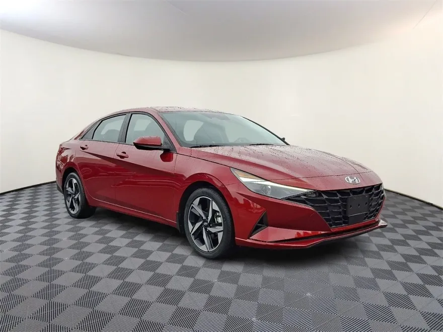 2023 Hyundai Elantra SEL photo 1