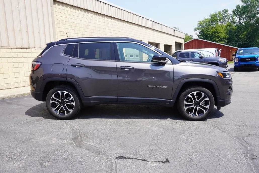 2022 Jeep Compass Limited photo 1