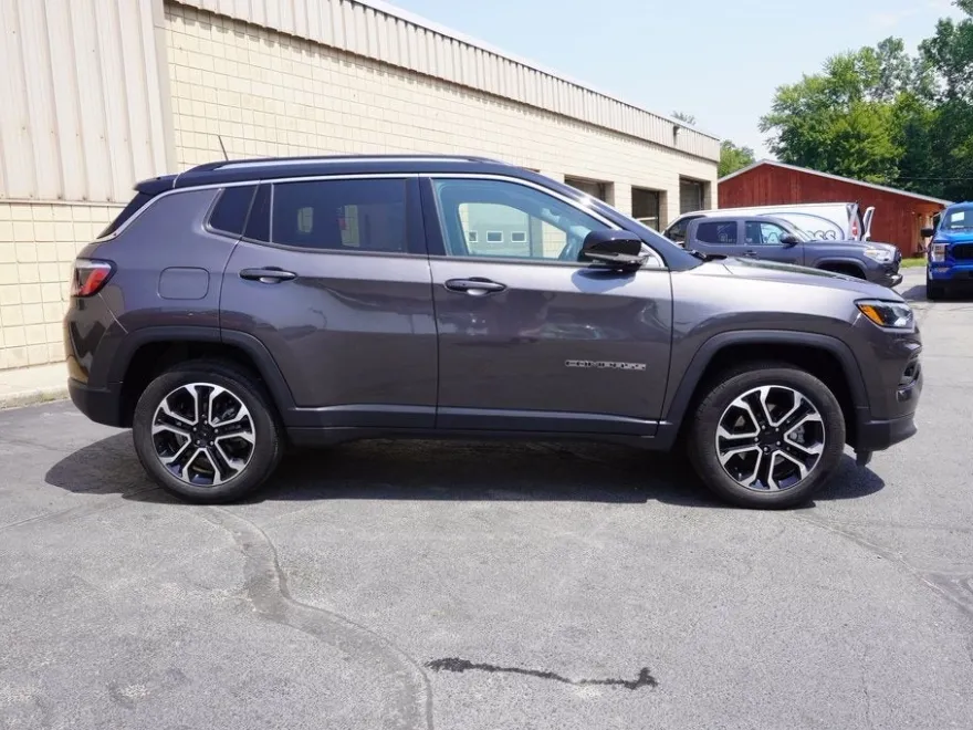 2022 Jeep Compass Limited photo 1