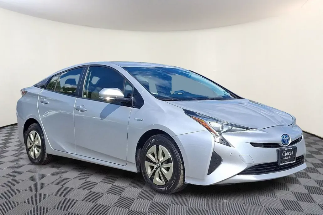 2018 Toyota Prius Two photo 1