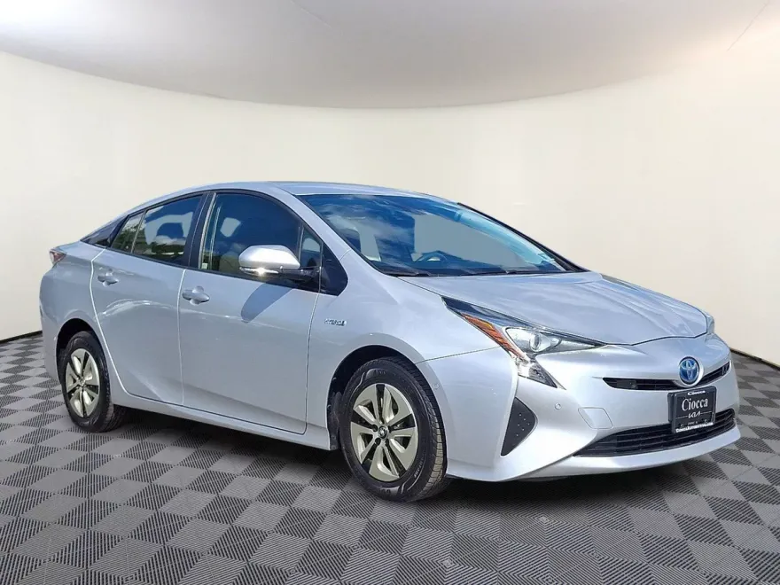 2018 Toyota Prius Two photo 1