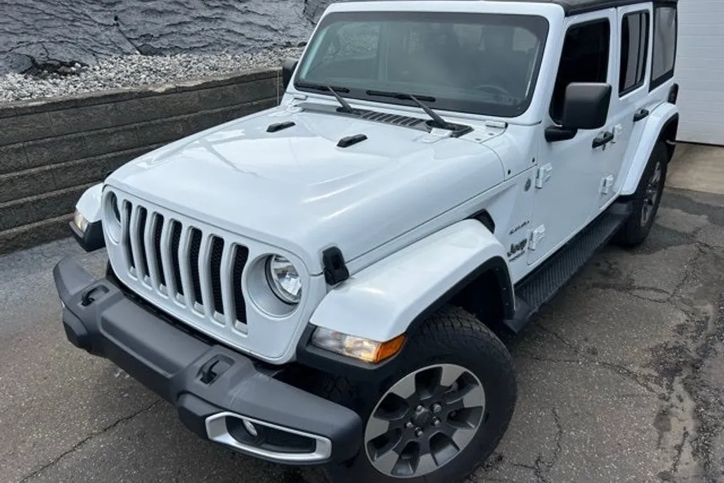 2022 Jeep Wrangler Unlimited Sahara photo 1