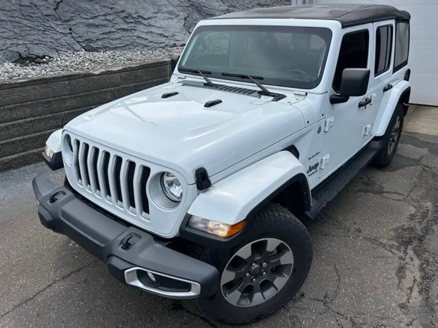 2022 Jeep Wrangler Unlimited Sahara photo 1