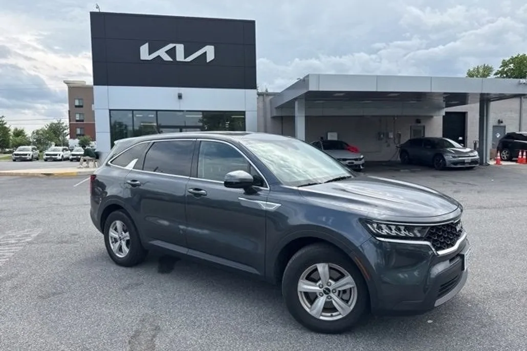 2022 Kia Sorento LX photo 1