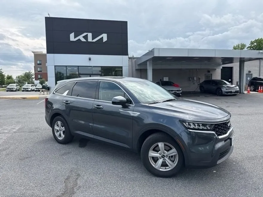 2022 Kia Sorento LX photo 1