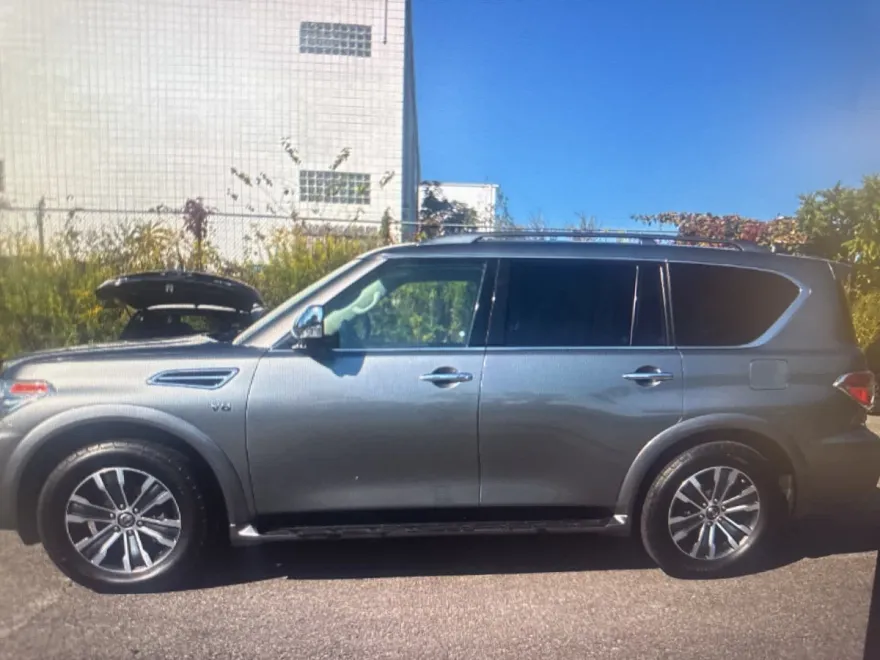 2019 Nissan Armada SL photo 1