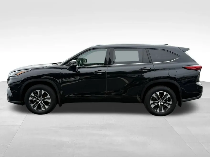 2021 Toyota Highlander XLE photo 1