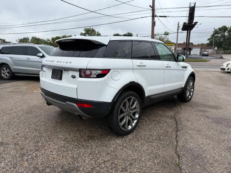 2015 Land Rover Range Rover Evoque Pure Plus photo 1
