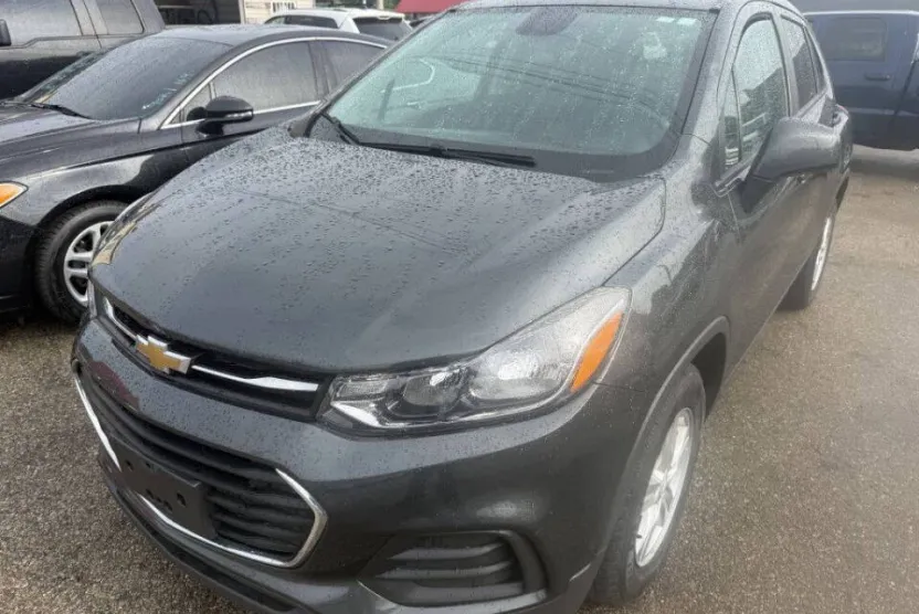 2020 Chevrolet Trax LS photo 1