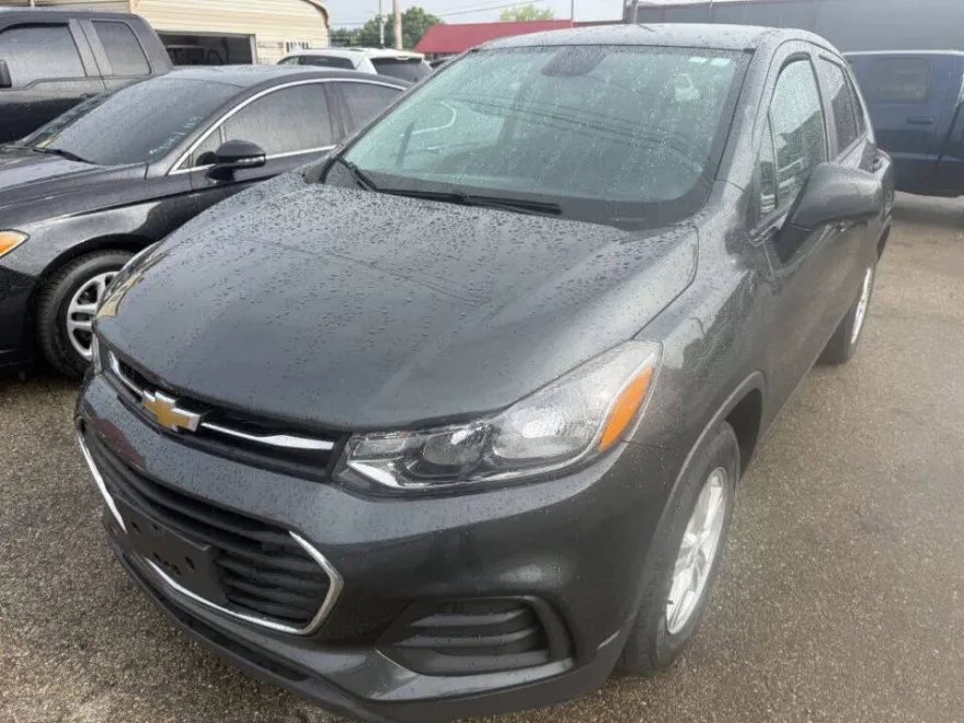 2020 Chevrolet Trax LS photo 1
