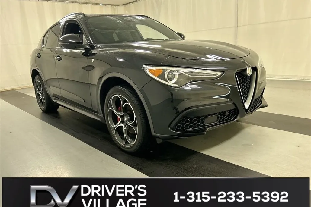 2023 Alfa Romeo Stelvio Ti photo 1