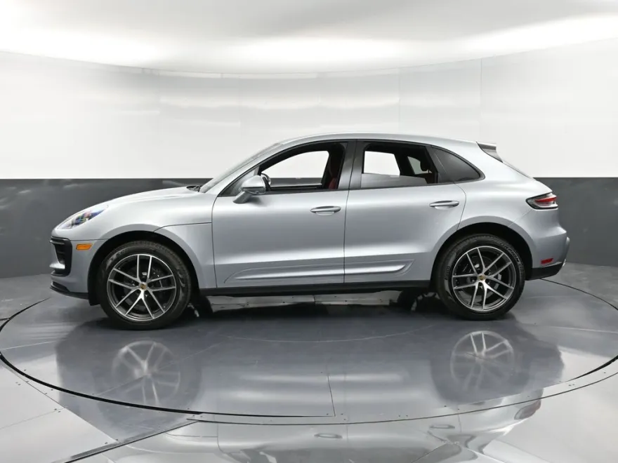 2025 Porsche Macan T photo 1