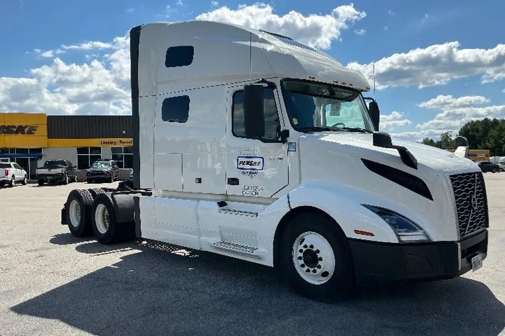 2022 Volvo Truck VNL photo 1