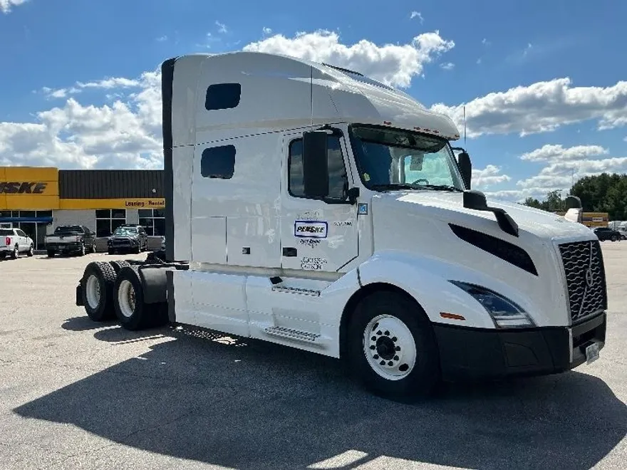 2022 Volvo Truck VNL photo 1