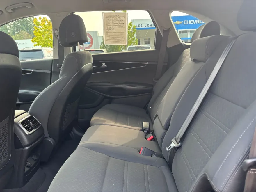 2017 Kia Sorento LX photo 1
