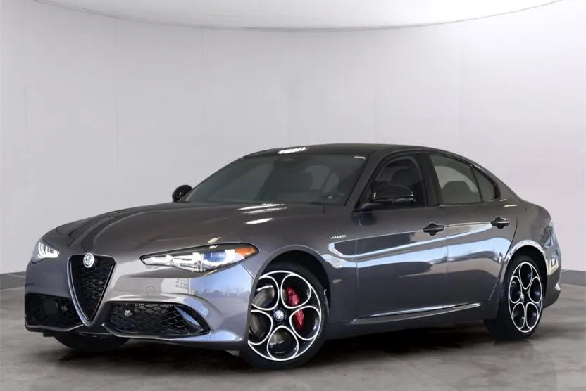 2025 Alfa Romeo Giulia Base photo 1