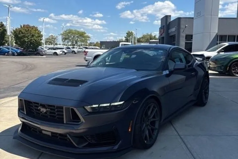 2025 Ford Mustang Dark Horse photo 1