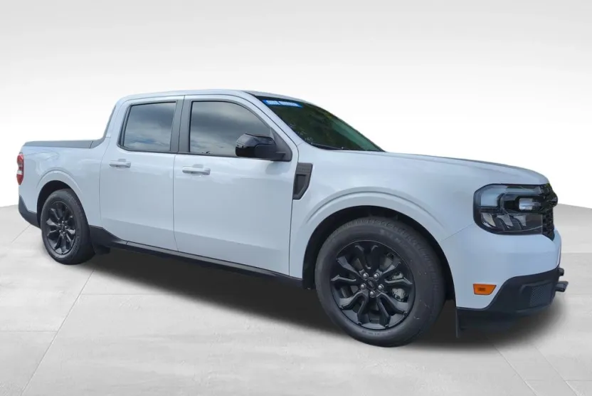 2024 Ford Maverick Lariat photo 1