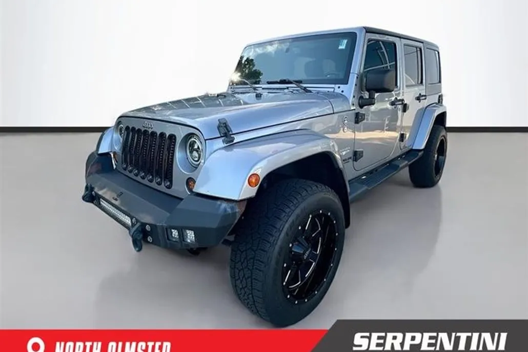 2013 Jeep Wrangler Unlimited Sahara photo 1