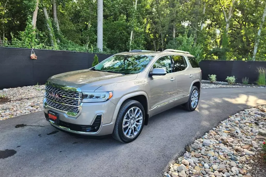 2023 Gmc Acadia Denali photo 1
