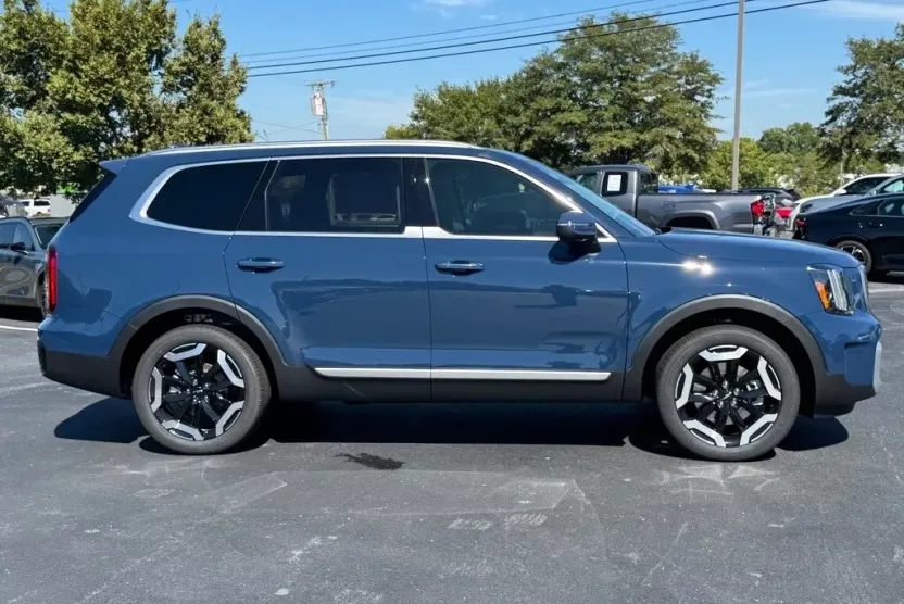 2025 Kia Telluride S photo 1