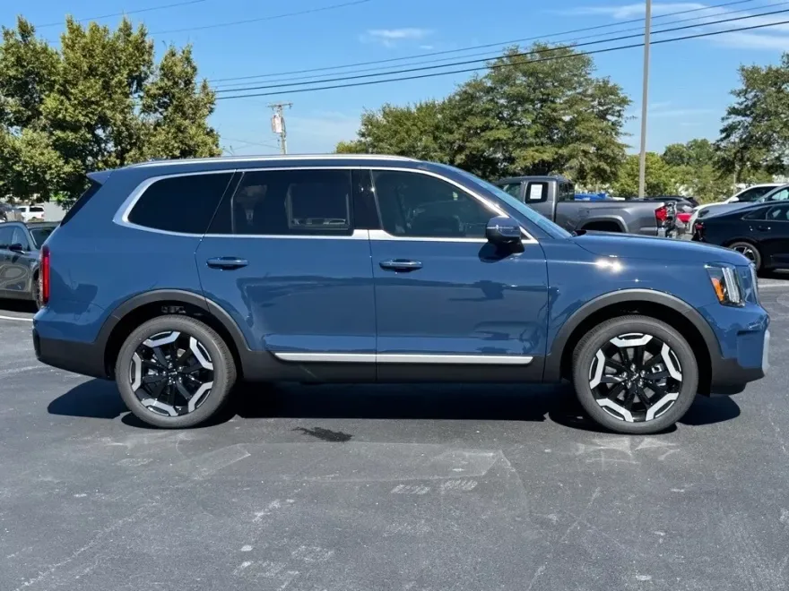 2025 Kia Telluride S photo 1