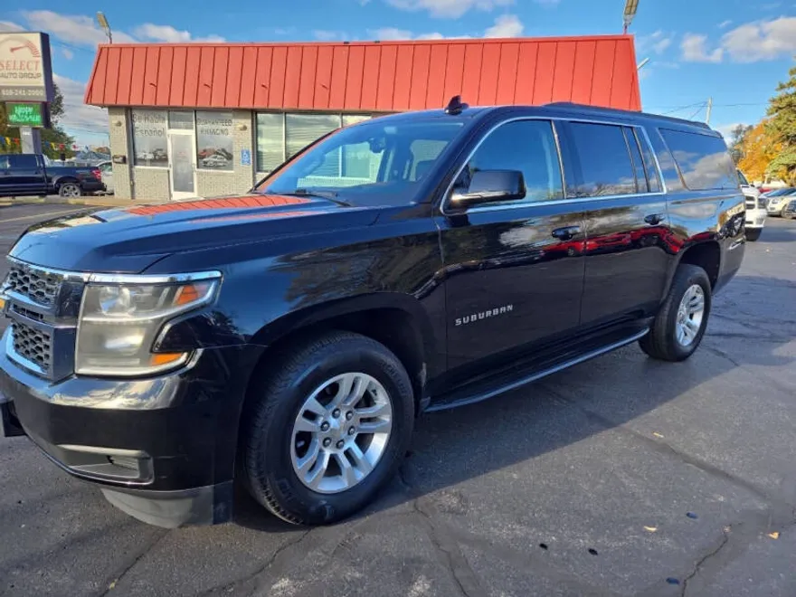 2020 Chevrolet Suburban LT photo 1