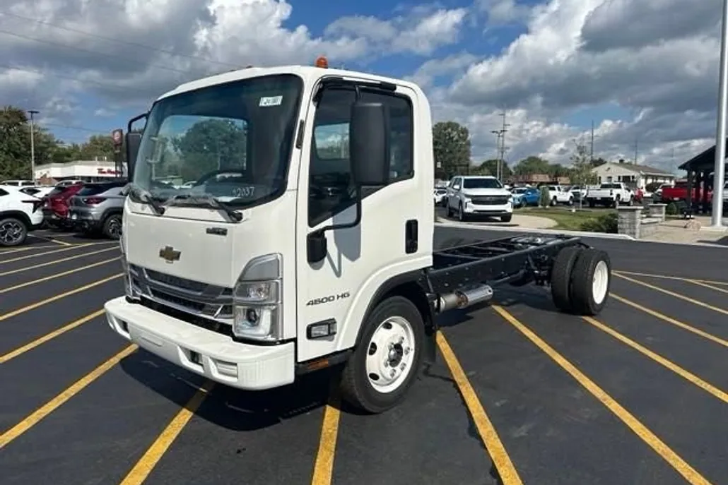 2024 Chevrolet Silverado 4500HD photo 1