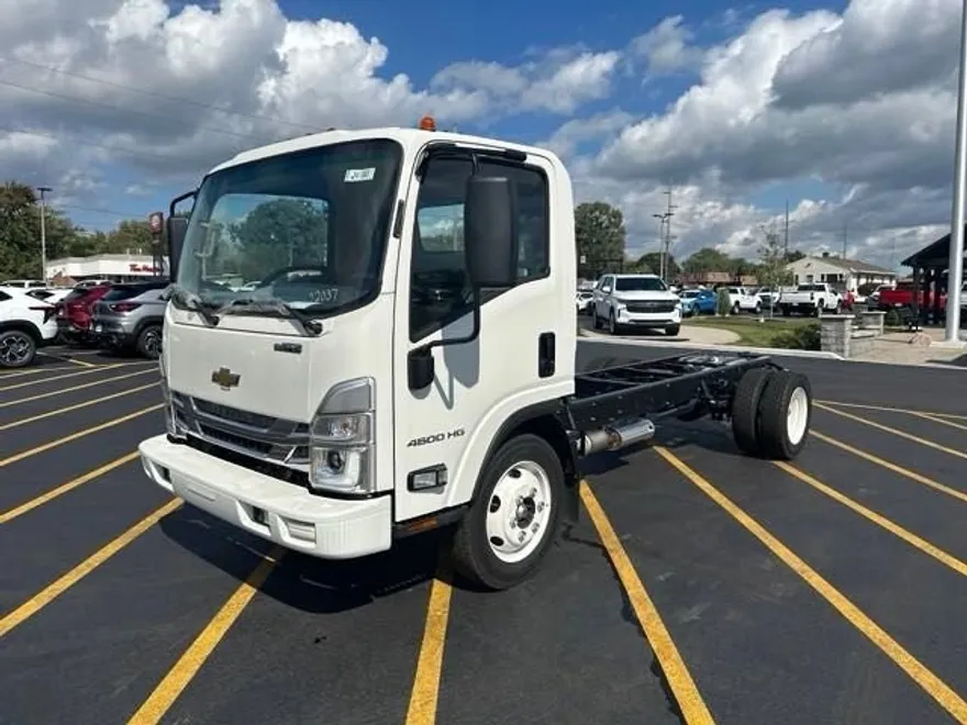 2024 Chevrolet Silverado 4500HD photo 1
