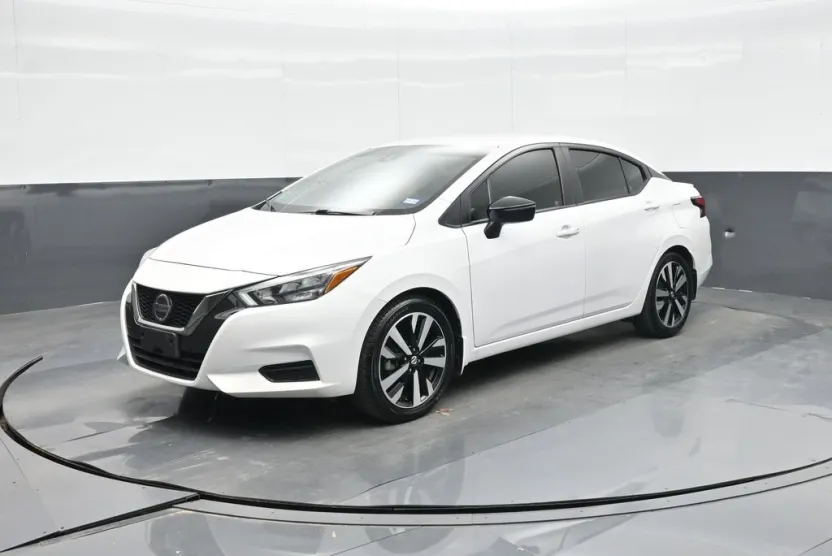2022 Nissan Versa 1.6 SR photo 1