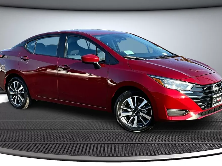 2025 Nissan Versa 1.6 SV photo 1