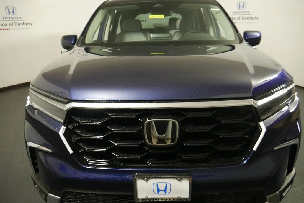 2025 Honda Pilot Touring photo 1