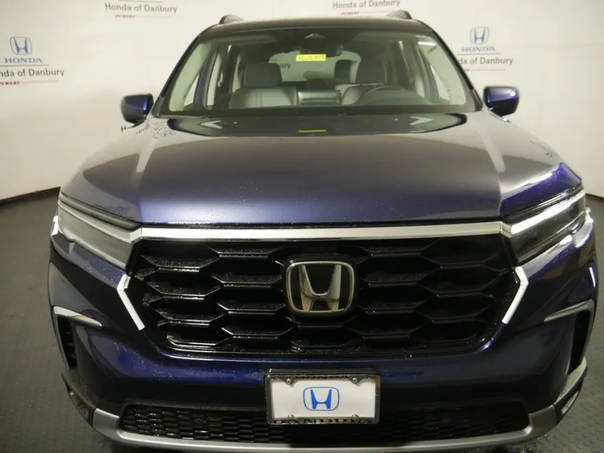 2025 Honda Pilot Touring photo 1