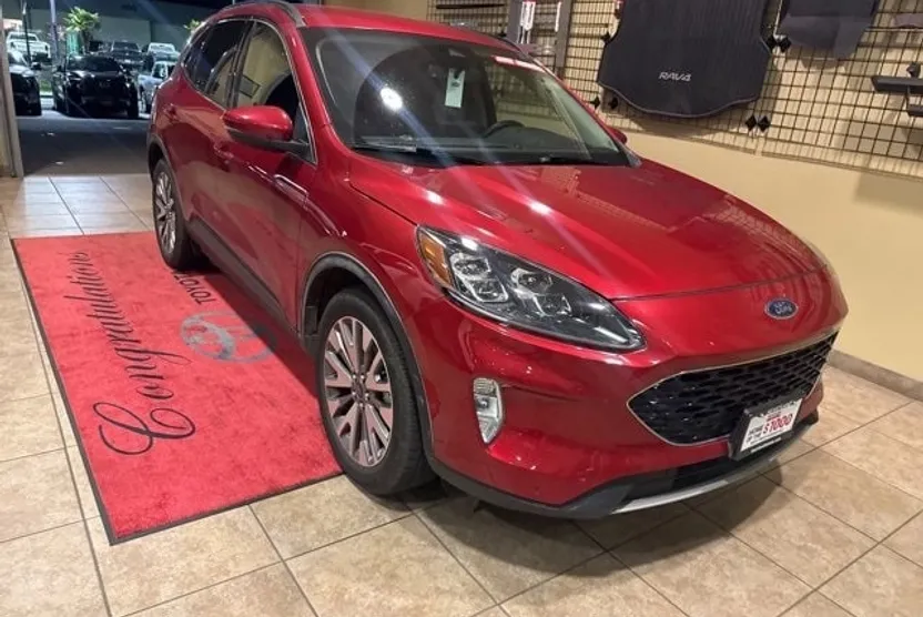 2020 Ford Escape Titanium Hybrid photo 1